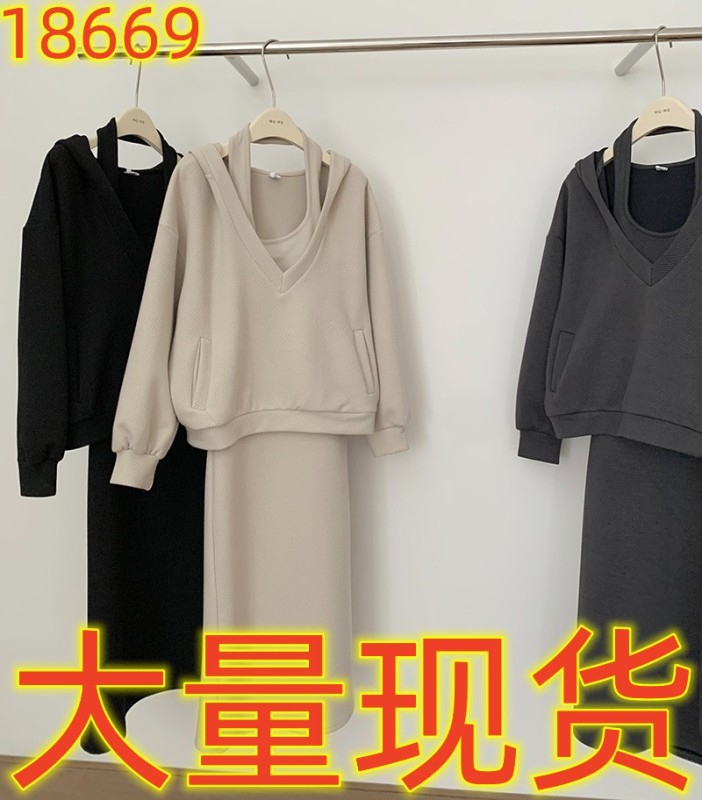 Official map hooded sweater set women's sexy knitted neck dress two -piece suit