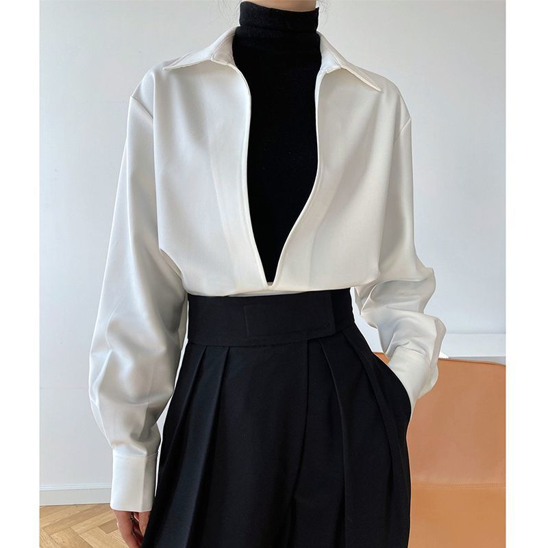 Stacking white shirt Women's design sense niche Hong Kong wind autumn and winter long -sleeved retro French internal, unique V -neck top