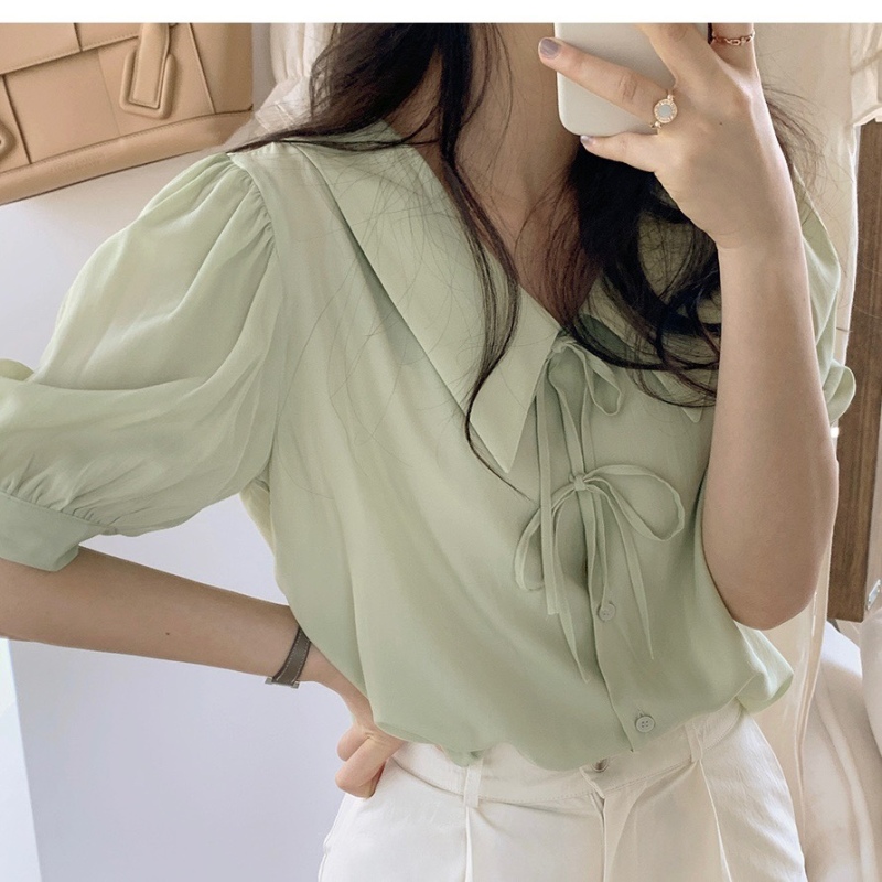 The new Korean wild strap V -neck top
