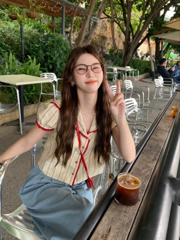 Berry likes you and you are happy to customize retro lava striped short -sleeved shirts female bubble sleeve short top