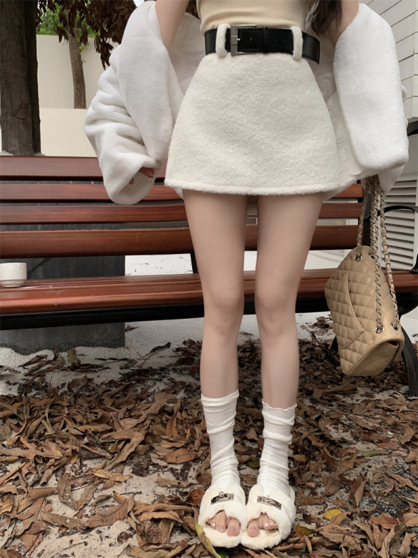 Fashionable woolen hip-hugging short skirt, winter fashionable soft and waxy high-waisted skirt