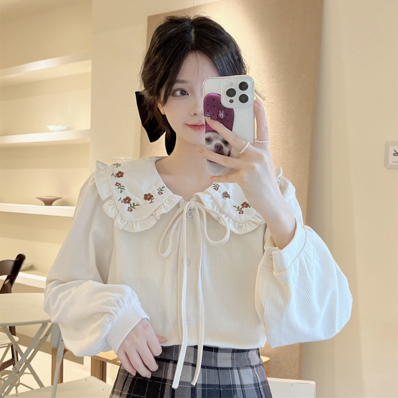 Autumn and winter new Korean version of loose versatile long -sleeved doll collar embroidered lantern core shirt women