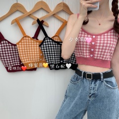 The new plaid suspender vest female inside the Yafeng short -navel knitted bottoming shirt