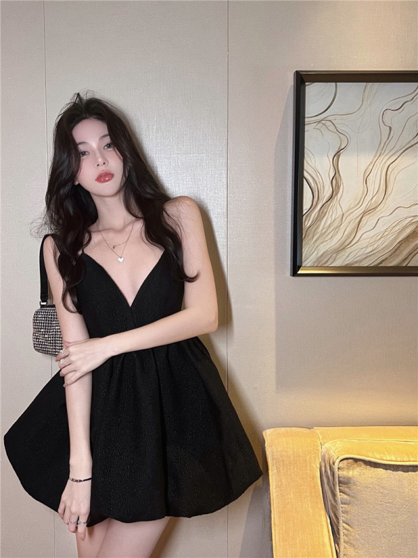 Black V -neck tie tube top dress, Hepburn Wind high -level back -back small black skirt