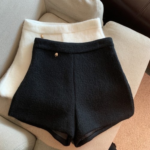 Autumn and winter temperament small incense wind high waist hair shorts