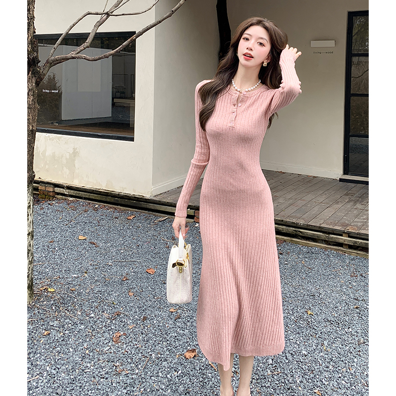 High-end knitted sweater dress for women in autumn and winter lazy style waist-hugging mid-length knitted dress