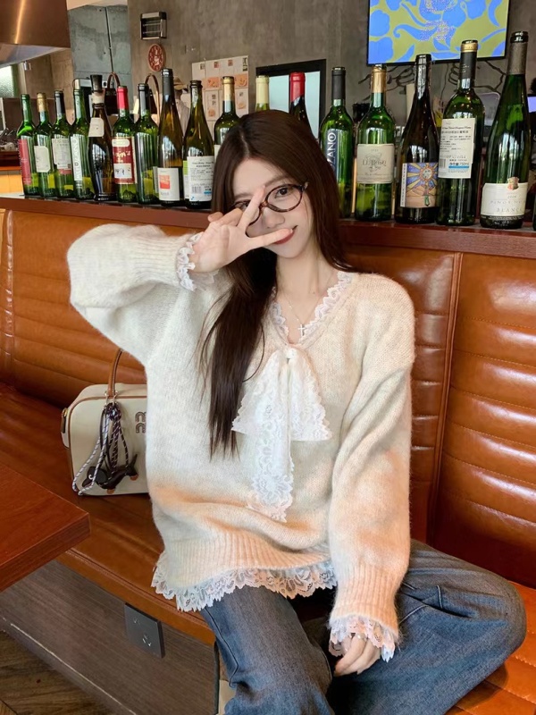 Spot gray V-neck lace splicing lace fake two-piece sweater for women in autumn and winter mid-length lazy style knitted sweater