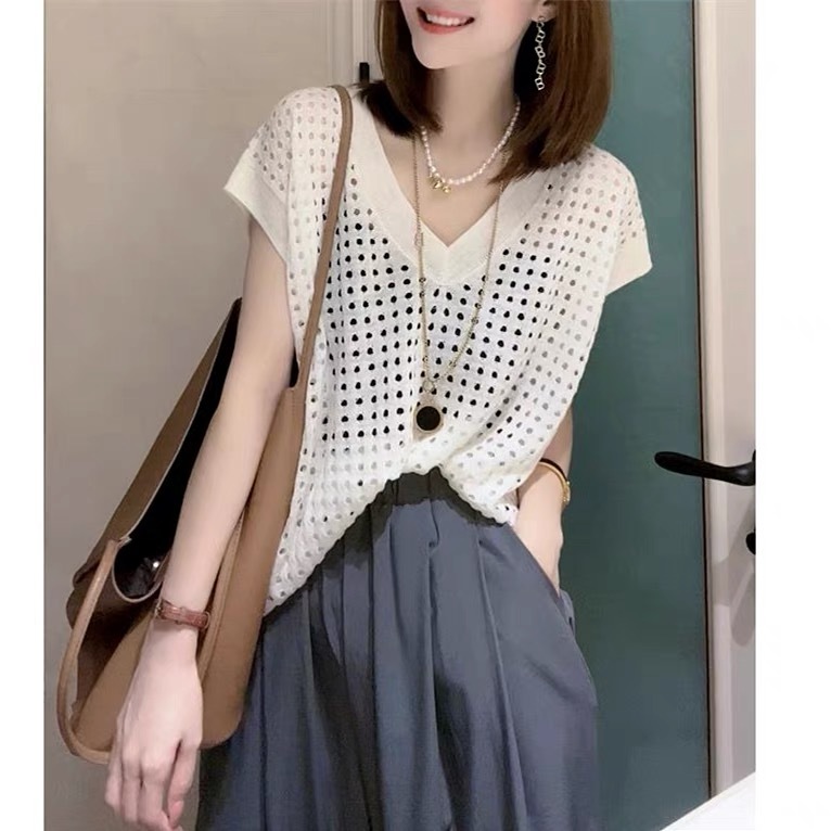 European hollow vest sweater for women in summer new V-neck design niche internet celebrity thin versatile top