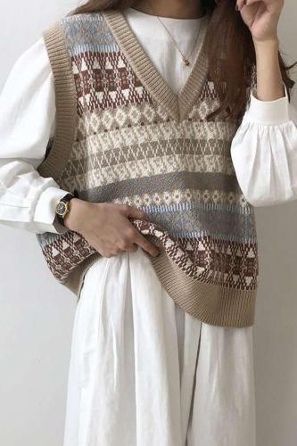 Retro college style contrasting color v-neck knitted vest vest wear sleeveless base ladies horse clip versatile jacket trend