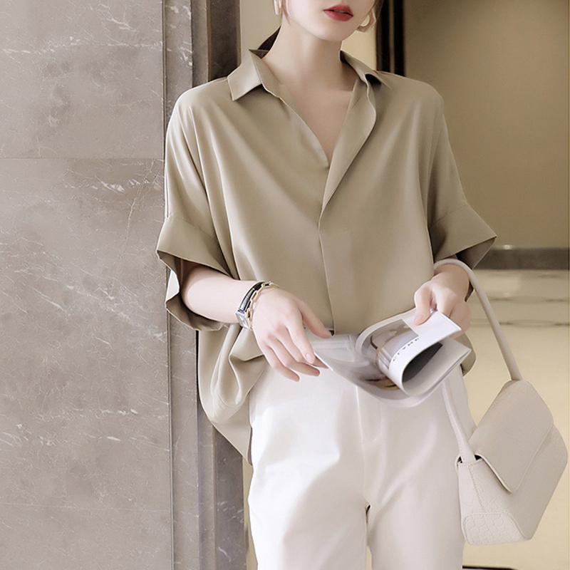 Retro Hong Kong style short-sleeved shirt for women in summer new fashionable and versatile white shirt loose bat sleeve collar top