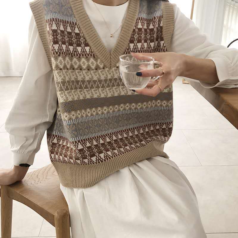 Retro college style contrasting color v-neck knitted vest vest wear sleeveless base ladies horse clip versatile jacket trend