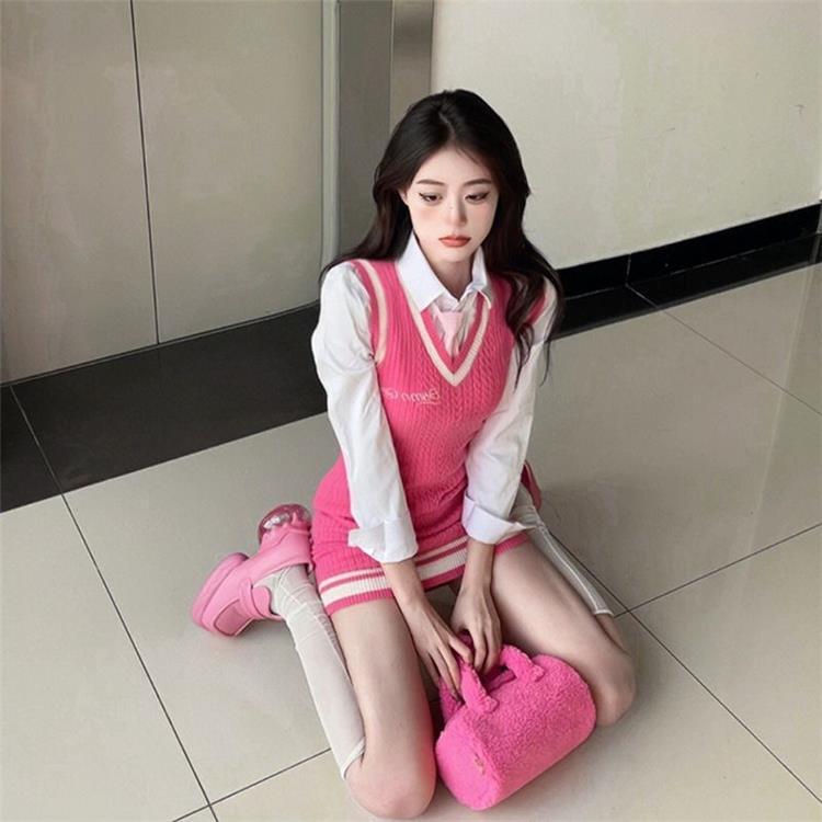 Sweet hot girls college style V-neck knitted vest dress for women spring and autumn pure slut shirt short hip skirt suit skirt