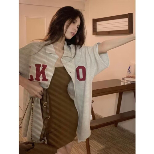 Retro Hong Kong style letter short-sleeved shirt suit for women summer hot girl suspender dress slim hip skirt two-piece set