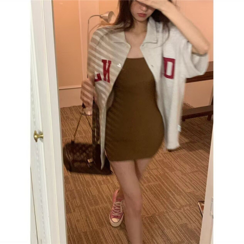 Retro Hong Kong style letter short-sleeved shirt suit for women summer hot girl suspender dress slim hip skirt two-piece set