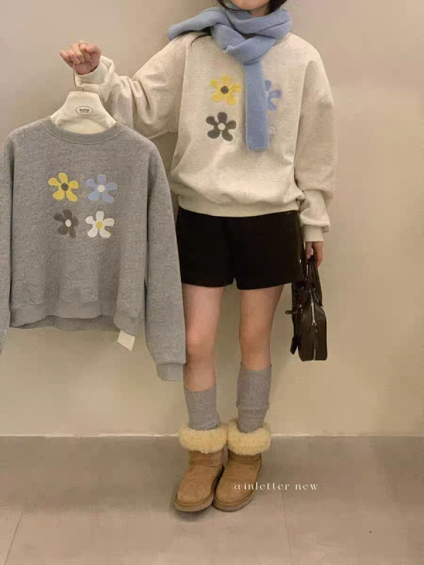Spot ~ Korean autumn and winter new sweet embroidered small flower round neck plus velvet sweatshirt for women