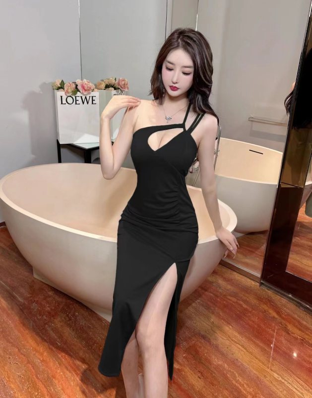 Sleeveless waist-hugging slimming tight slit neck dress