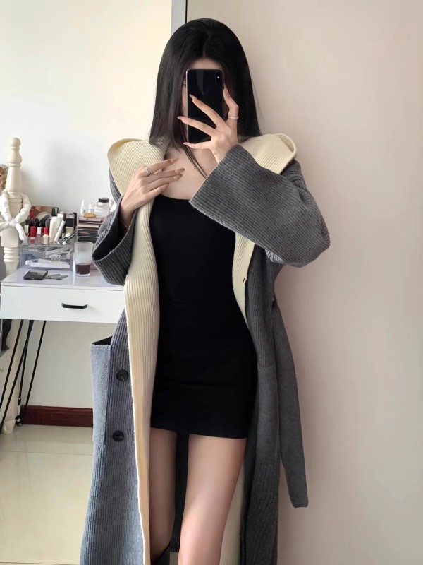 Hooded knitted cardigan