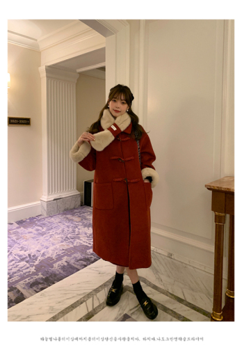 Lu Xiaotuantuan fur collar horn buckle tweed coat in winter new loose Korean long red jacket for women