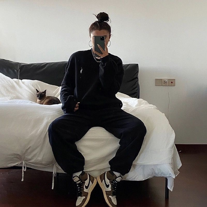 New autumn and winter large size loose casual and fashionable versatile plus velvet thickened sweatshirts and trousers to make you look slimming and covering your flesh two-piece suit