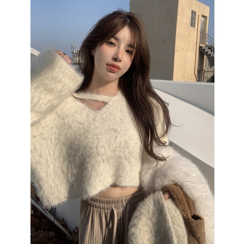 Lazy mohair short sweater for women in autumn and winter design niche v-neck halter neck top thick white knit sweater