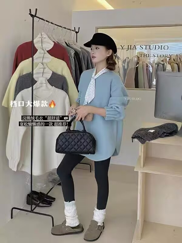 Design feel loose soft and glutinous curved slit design pleated and versatile warm sweater for women in winter slimming top