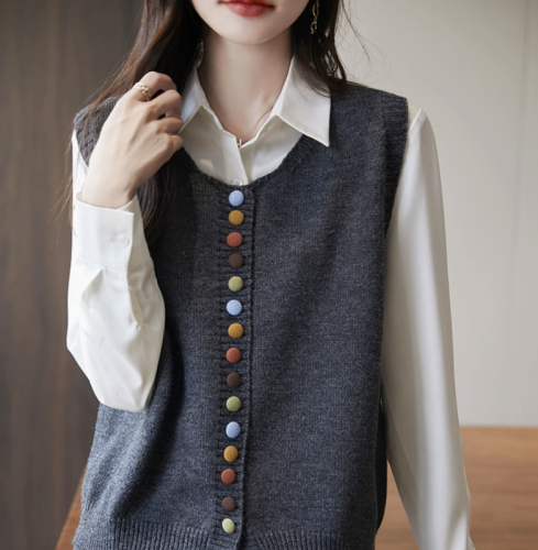 Artistic sleeveless vest women's sweater for autumn new knitted cardigan retro horse clip vest vest layered top