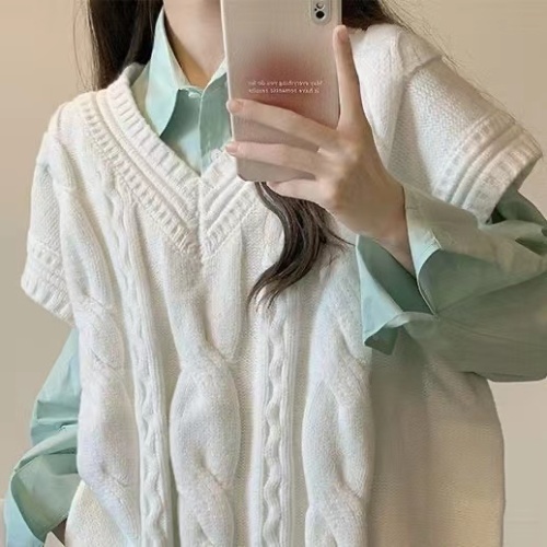 Retro V-neck Knitted Vest for Women Spring and Autumn Chic Korean loose outer layered sleeveless sweater vest two-piece set