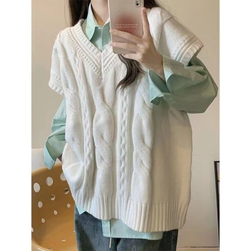 Retro V-neck Knitted Vest for Women Spring and Autumn Chic Korean loose outer layered sleeveless sweater vest two-piece set