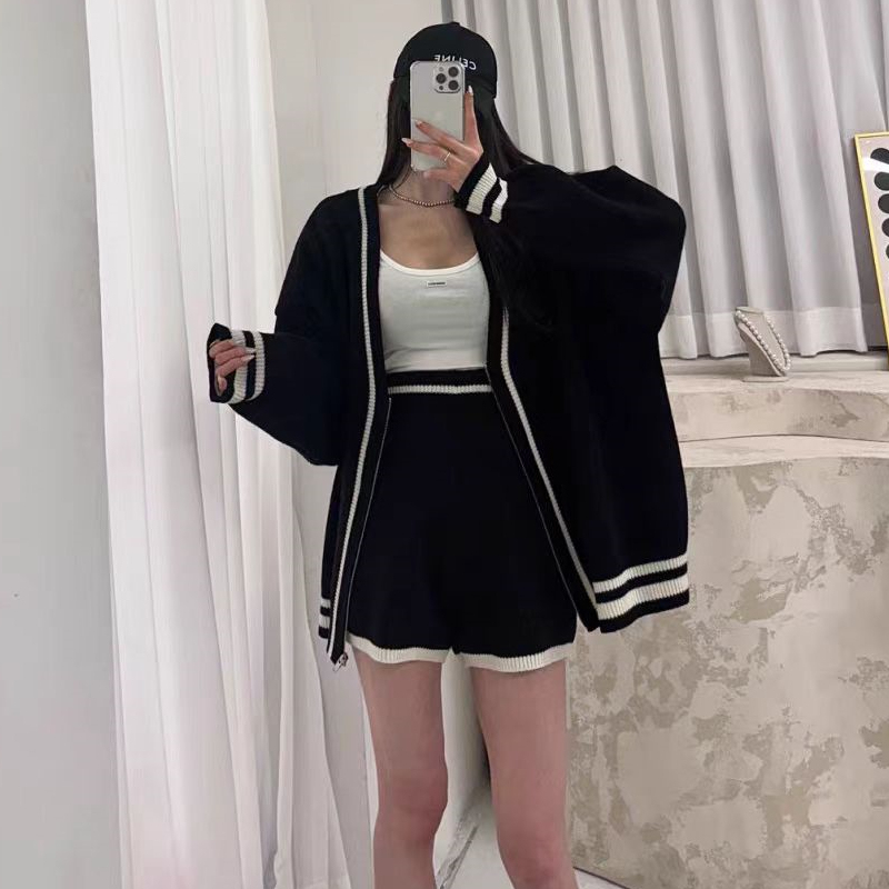 Korean fashionable age-reducing loose v-neck color-blocked zipper knitted cardigan sweater for women + high-waisted casual shorts two-piece set