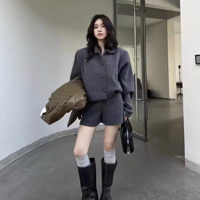 Loose sweater two-piece set for women autumn and winter temperament fashionable Polo collar sweater + high-waisted casual shorts suit for women