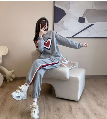 Spot autumn and winter new thickened warm casual sports suit for women's fashionable loose plush sweater two-piece set