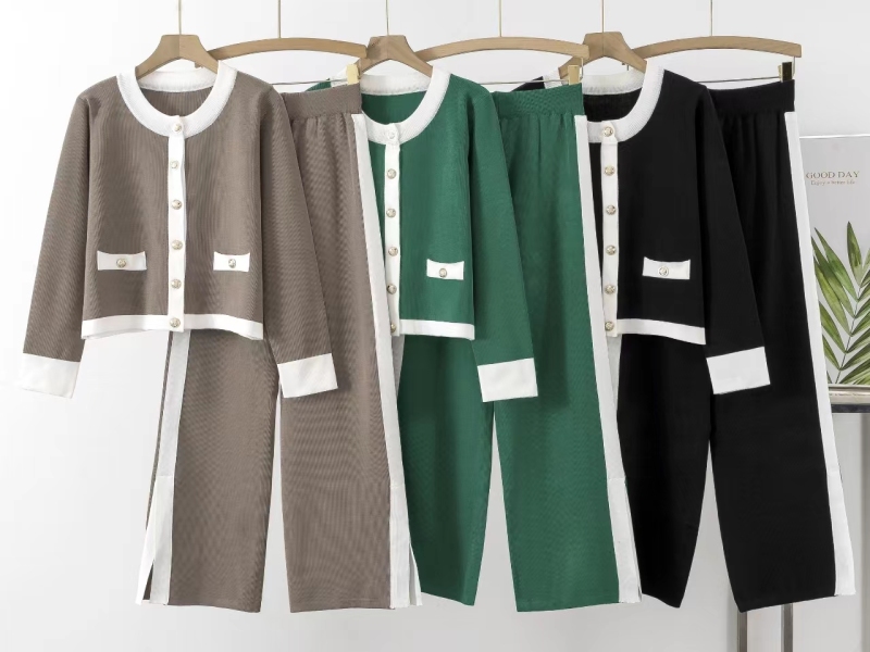 Fashionable little fragrant style color-blocking knitted suit for autumn new short cardigan jacket split wide-leg trousers two-piece set