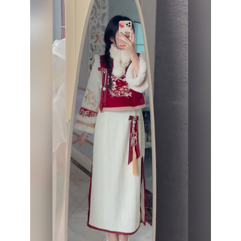 Chinese New Year greetings winter embroidered red vest modified slim cheongsam suit dress