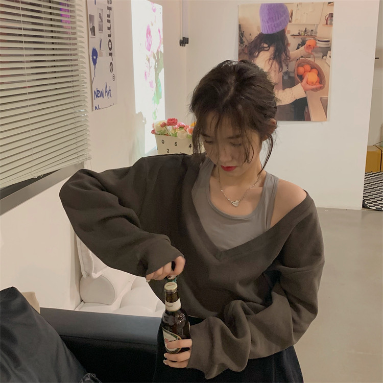 Hot girls fake two-piece sweatshirt women's spring and autumn new design niche off-shoulder short top