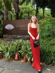 Slimming than skim, it's not a good figure, long skirt with chest pads that can be removable