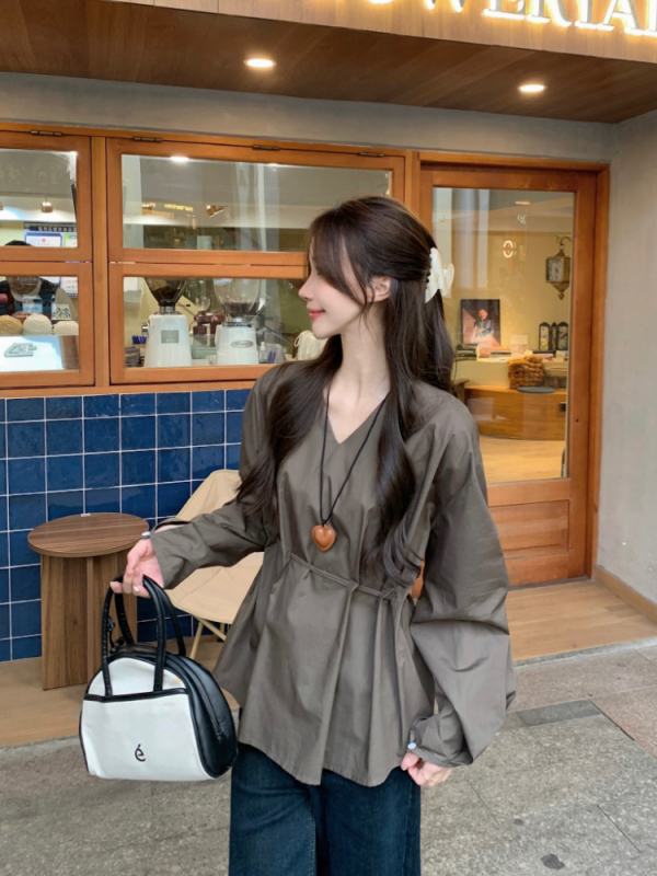 Korean retro V-neck slim waist-hugging long-sleeved shirt for women's simple French design top