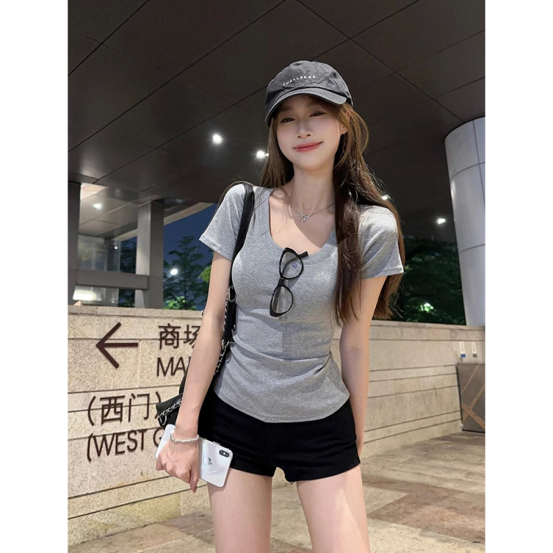 Short-sleeved T-shirt for women in summer sweet hot girl U-neck slim waist and slim cotton short top