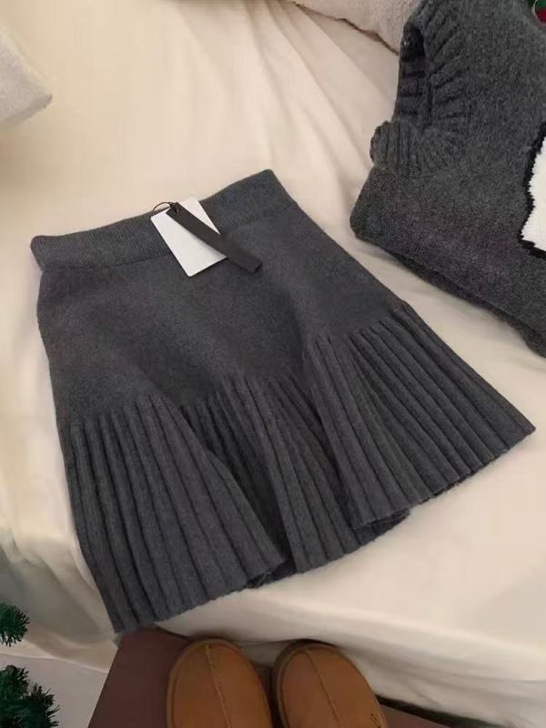 Highly recommended!  High-waisted slim pleated short skirt for women in spring temperament elastic waist versatile hip A-line skirt