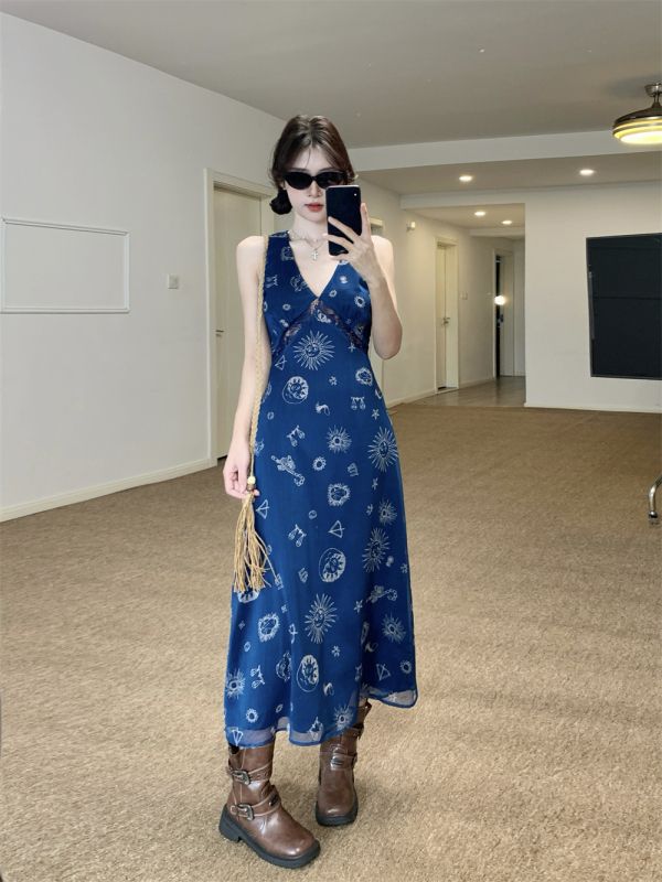 Retro V-neck Vest Dress for Women with waist slimming A-line suspender long skirt