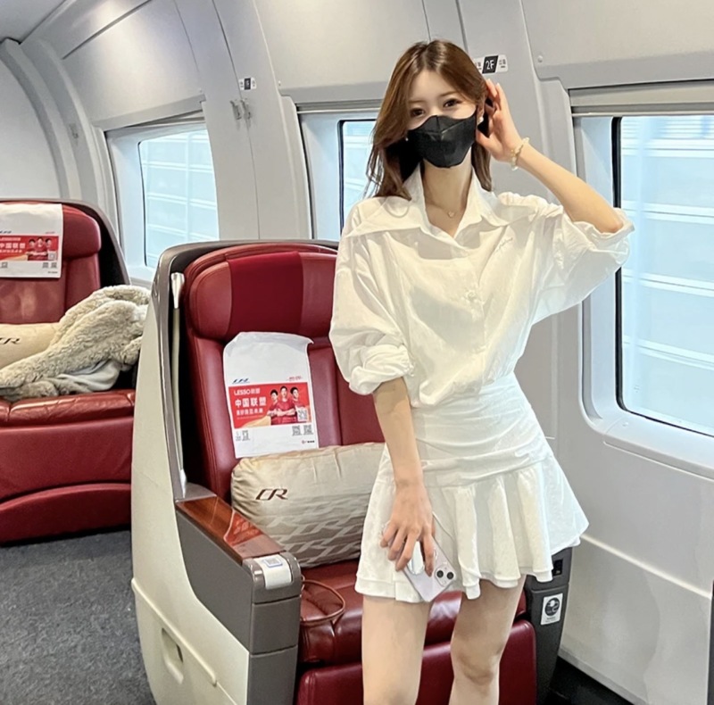 Zhang Yuanying wears a fake two-piece white long-sleeved shirt dress with waist gaGAZHANG