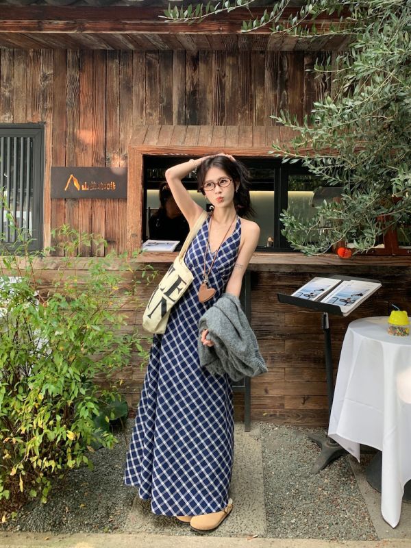 Retro plaid slim design dress with high-end halter neck skirt