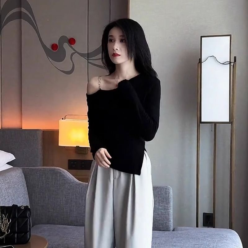 Hot girl off-shoulder long-sleeved T-shirt for women in autumn slim fit pure inner base shirt irregular off-shoulder top