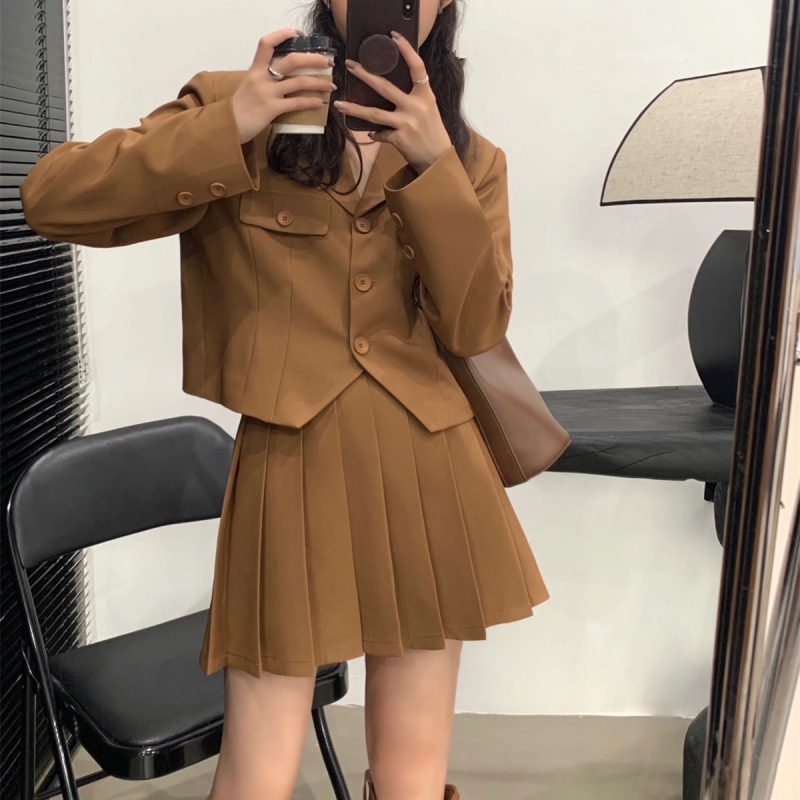 Maillard long-sleeved short blazer + pleated skirt suit