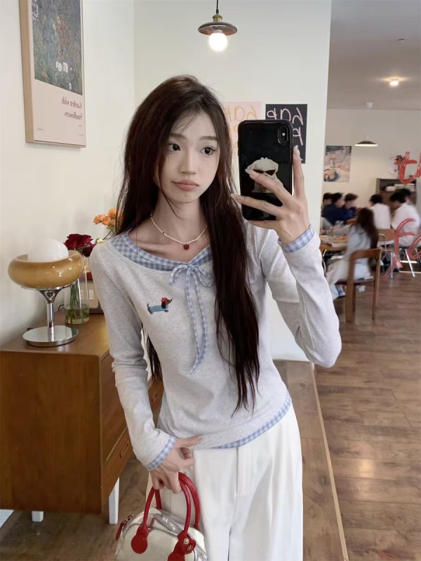 Puppy embroidery fake two-piece long-sleeved T-shirt for women in spring and autumn new style floral gray lace plaid inner bottom shirt top