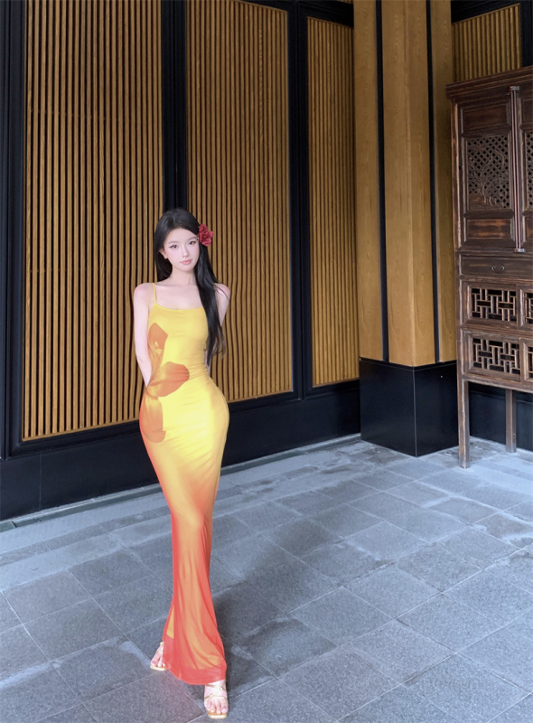 At dusk and sunset, swaying ecology, three-dimensional gradient flowers, fish tail dress, both front and back