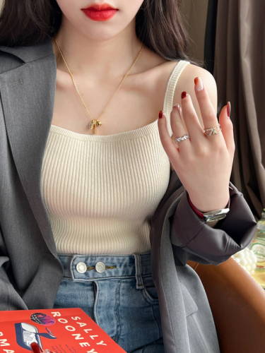 Knitted vest for women in summer wear new white suit with inner strap short base black top