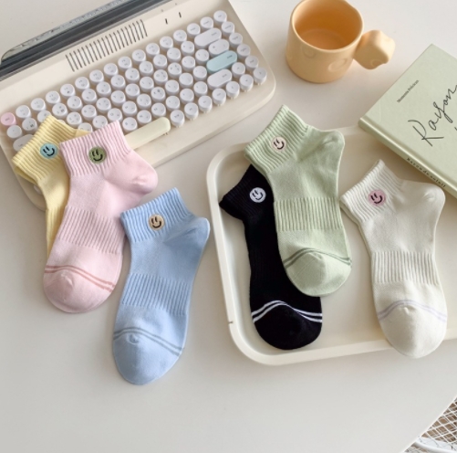 Cute cartoon smiling face embroidered Korean cotton boat socks spring and summer breathable socks for women