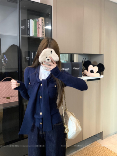 Lace-up sweater for women with inner and outer lace-up V-neck versatile top for women