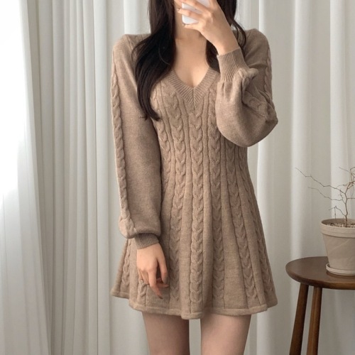 Korean chic autumn and winter retro twist pattern V-neck waist-hugging small lantern sleeve A-line knitted sweater dress for women