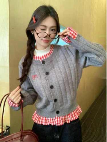 Korean plaid spliced ​​sweater jacket for women's spring new fashionable and fashionable single-breasted loose knitted cardigan